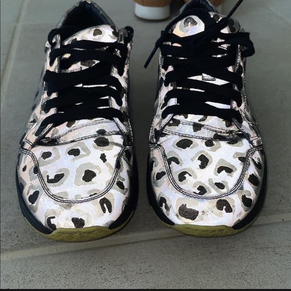 Gucci Brave reflective leopard print shoes . - Picture 1 of 6